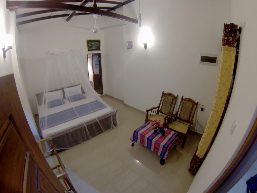 Sanda Hiru Guest Bed and Breakfast Mirissa Rum bild